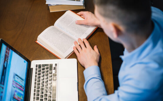 Por Que Estudar Teologia? Benefícios para o Leigo e o Líder Espiritual