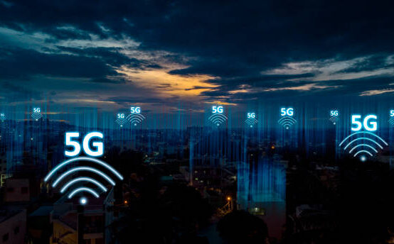 Descubra como o 5G redefine experiências digitais com mais velocidade, baixa latência e novas possibilidades para empresas e usuários.